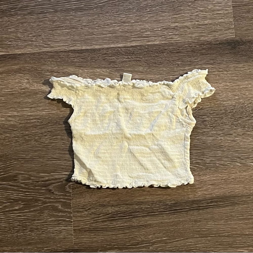 Off shoulder ruffle crop top. XS
